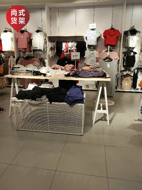 清鎮(zhèn)KM貨架 打造歐美服裝落地中島架與運(yùn)動(dòng)鞋展示柜的定制專家